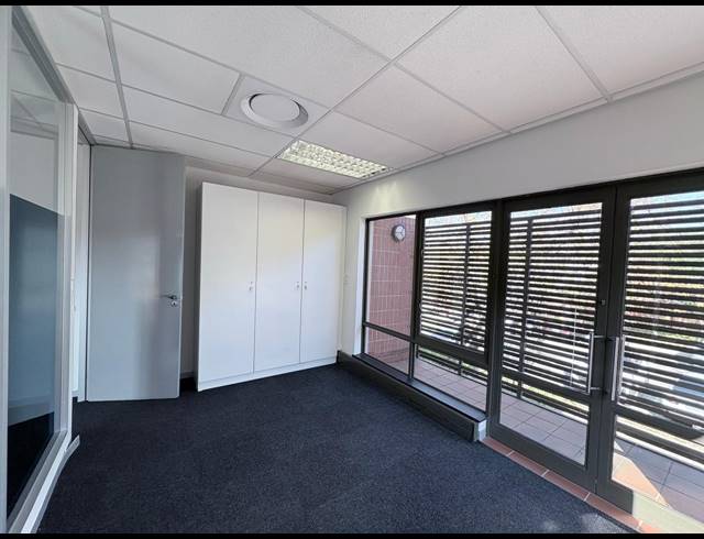 347M² OFFICE TO LET IN MAGALIESSIG